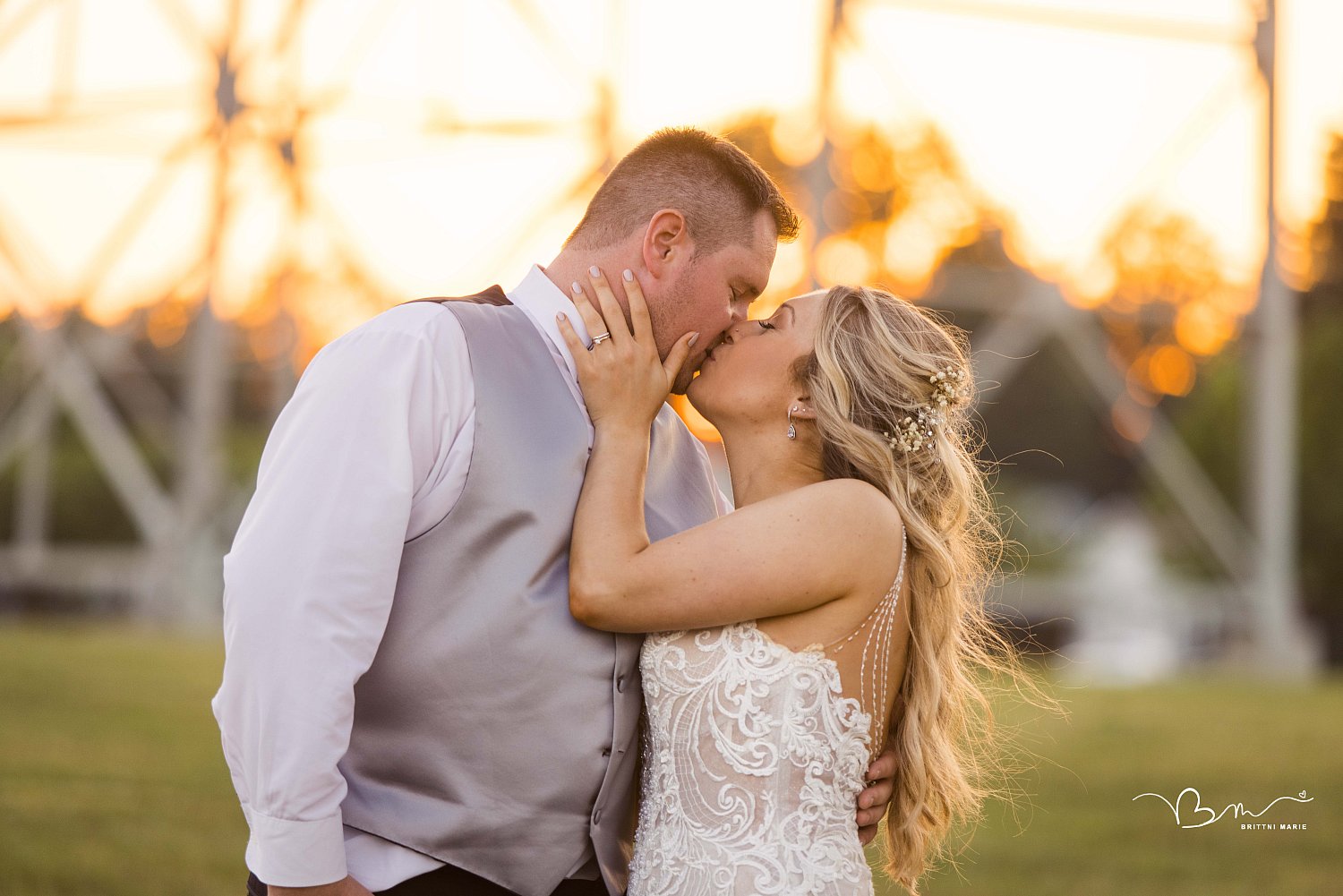 The Rivet Wedding // Blue Water Convention Center Wedding 